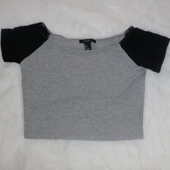Forever 21 Tops - Forever 21 Cropped Tshirt